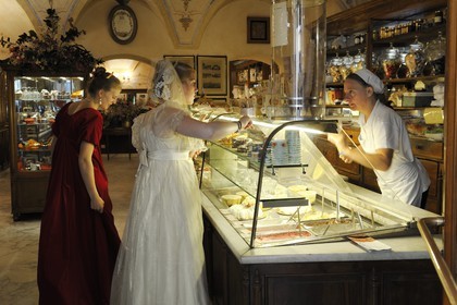 Italy, Liguria, Sarzana, Napoleon Festival, the Empress Marie Louise chooses a cake in a pastry