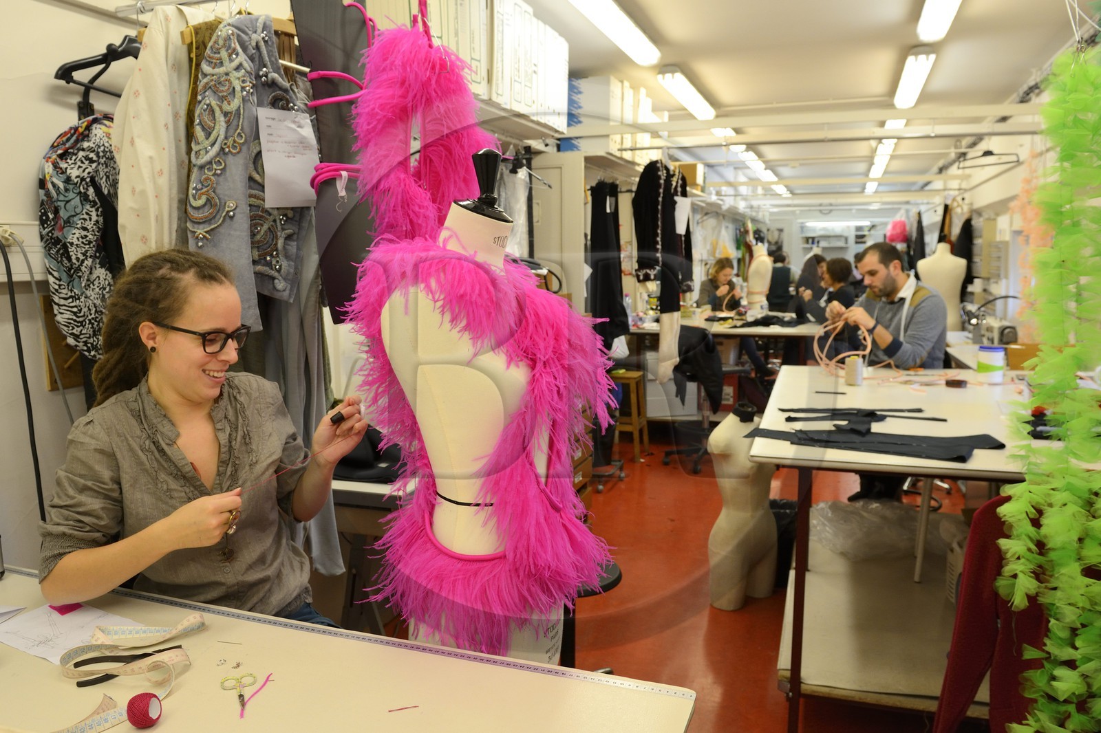 France, Paris (75), Opéra Garnier, les ateliers du costume, l'atelier tailleur, confection d'un costume de scène
