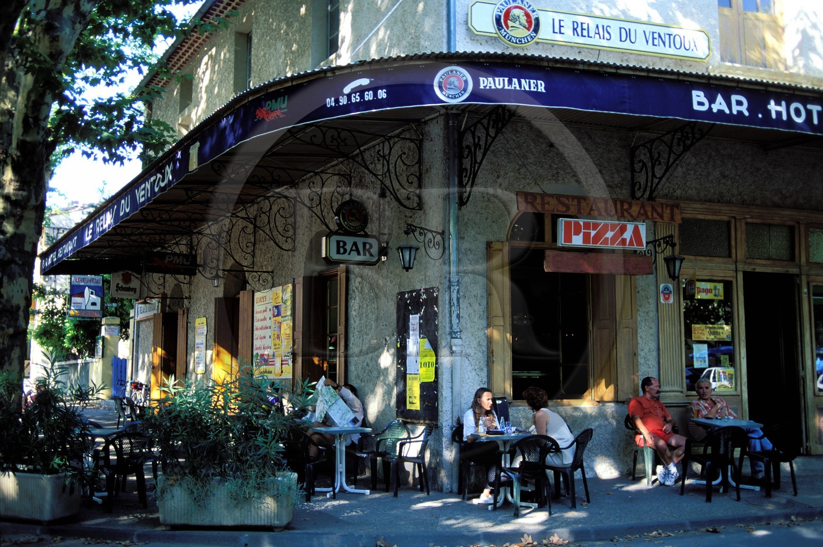 France, Vaucluse (84), Bedoin, le café du Centre (Comtat Venaissin)