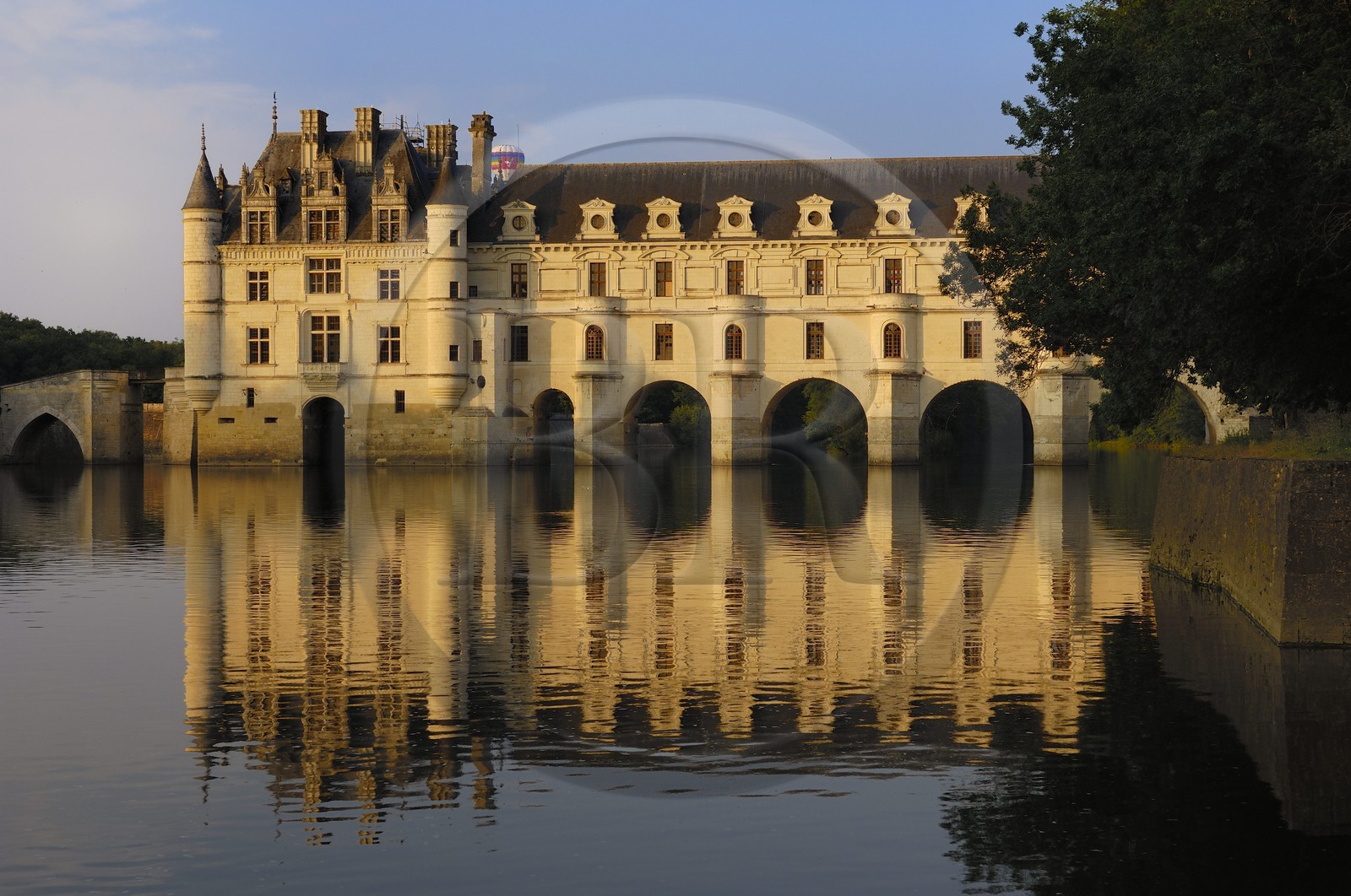 France, Indre-et-Loire (37), château de Chenonceau de style Renaissance qui enjambe le Cher, édifié de 1513 à 1521