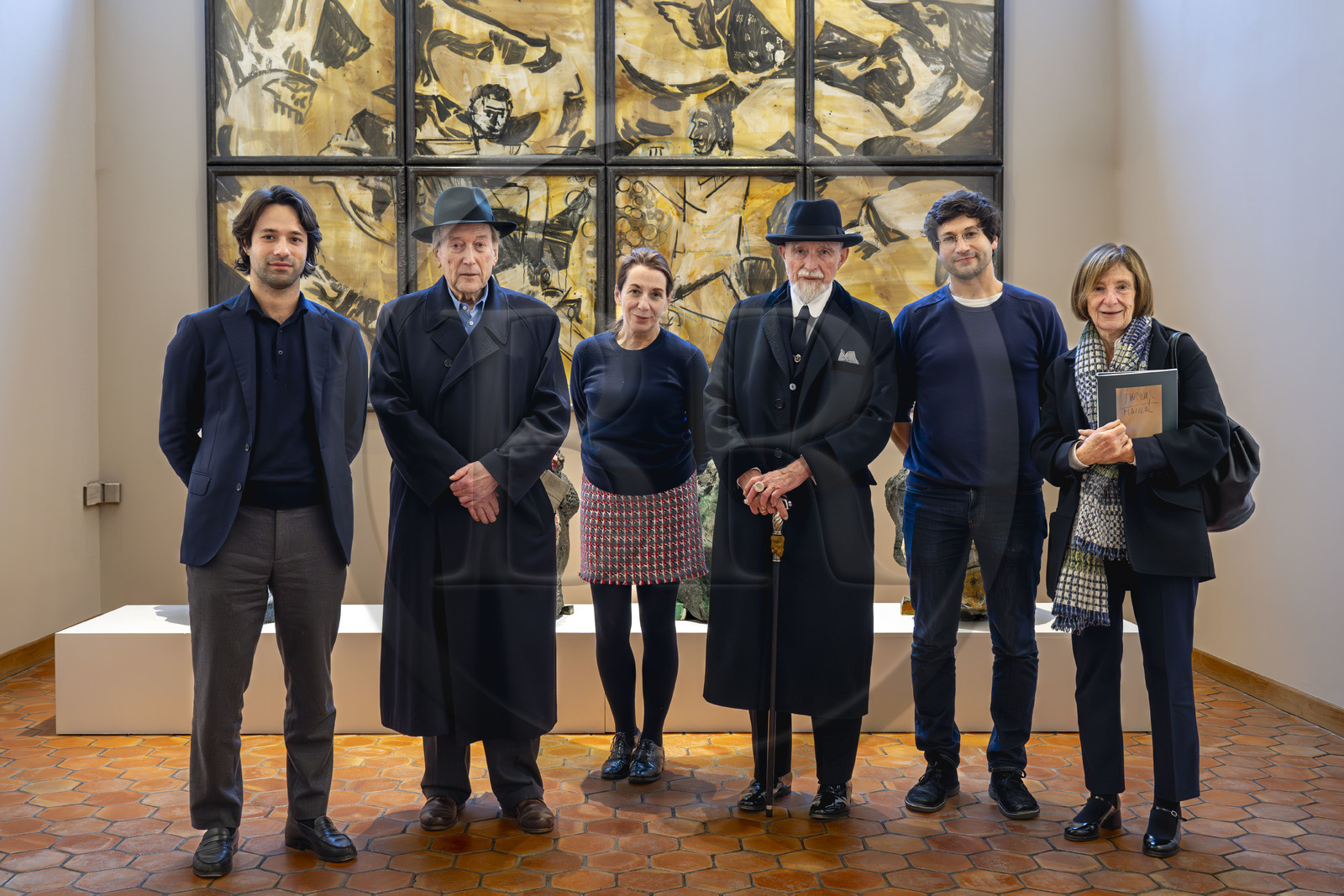 France, Paris (75), Musée Maillol, le peintre et sculpteur allemand Markus Lüpertz (quatrième à droite) lors de son exposition en dialogue avec l'oeuvre d'Aristide Maillol, en compagnie notamment de son galeriste Michael Werner ainsi que des jeunes galeristes Pierre Lorquin et Alexandre Lorquin