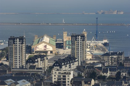 France, Manche (50), Cherbourg, la Cité de la Mer et la darse transatlantique
