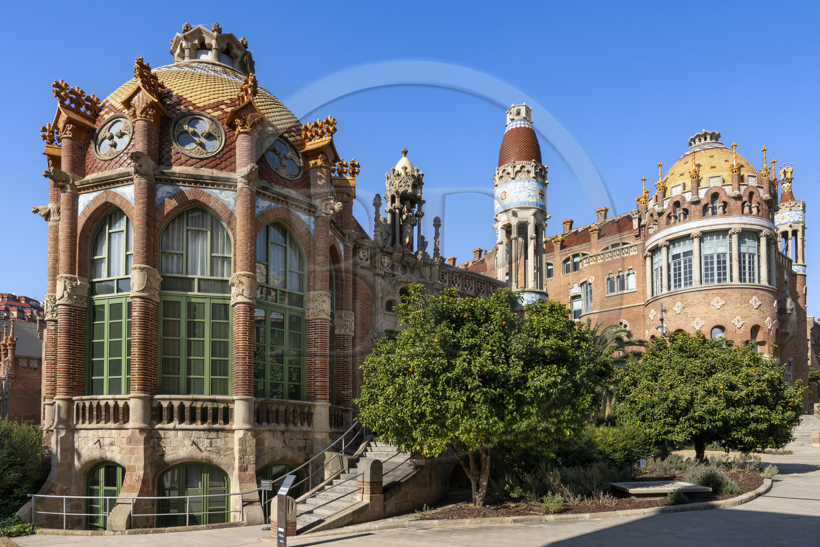 Espagne, Catalogne, Barcelone, quartier d'El Guinardo, ancien Hospital de la Santa Creu i de Sant Pau classé Patrimoine Mondial de l'UNESCO, de style moderniste par l'architecte Domenech i Montaner, aujourd'hui un musée et un centre culturel, il était composé de pavillons reliés par des souterrains