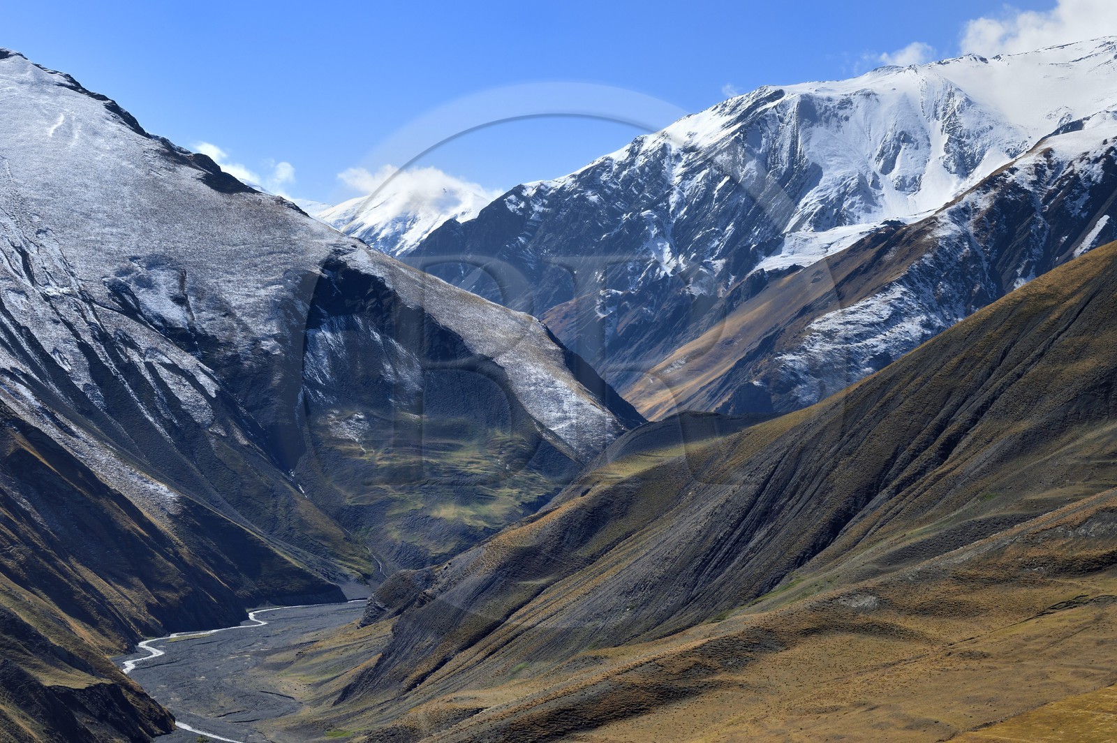 Azerbaïdjan, région de Quba (Guba), chaine de montagne du Grand Caucase face au village de Khinalug (Xinaliq)