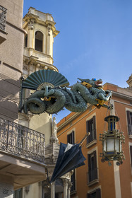 Espagne, Catalogne, Barcelone, quartier de Las Ramblas, la Casa Quadros au 82 Las Ramblas de l'architecte du modernisme catalan Josep Vilaseca (1891-1896), ancienne boutique de parapluie