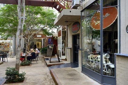 Afrique du Sud, province de Gauteng, Johannesburg, le site 44 Stanley était autrefois un site de bâtiments industriels des années 1930 et a été transformé pour héberger des boutiques spécialisées, restos gourmands et studios de design