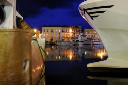 France, Hérault (34), Sète, canal Royal, chalutiers sur le quai du Général Durand