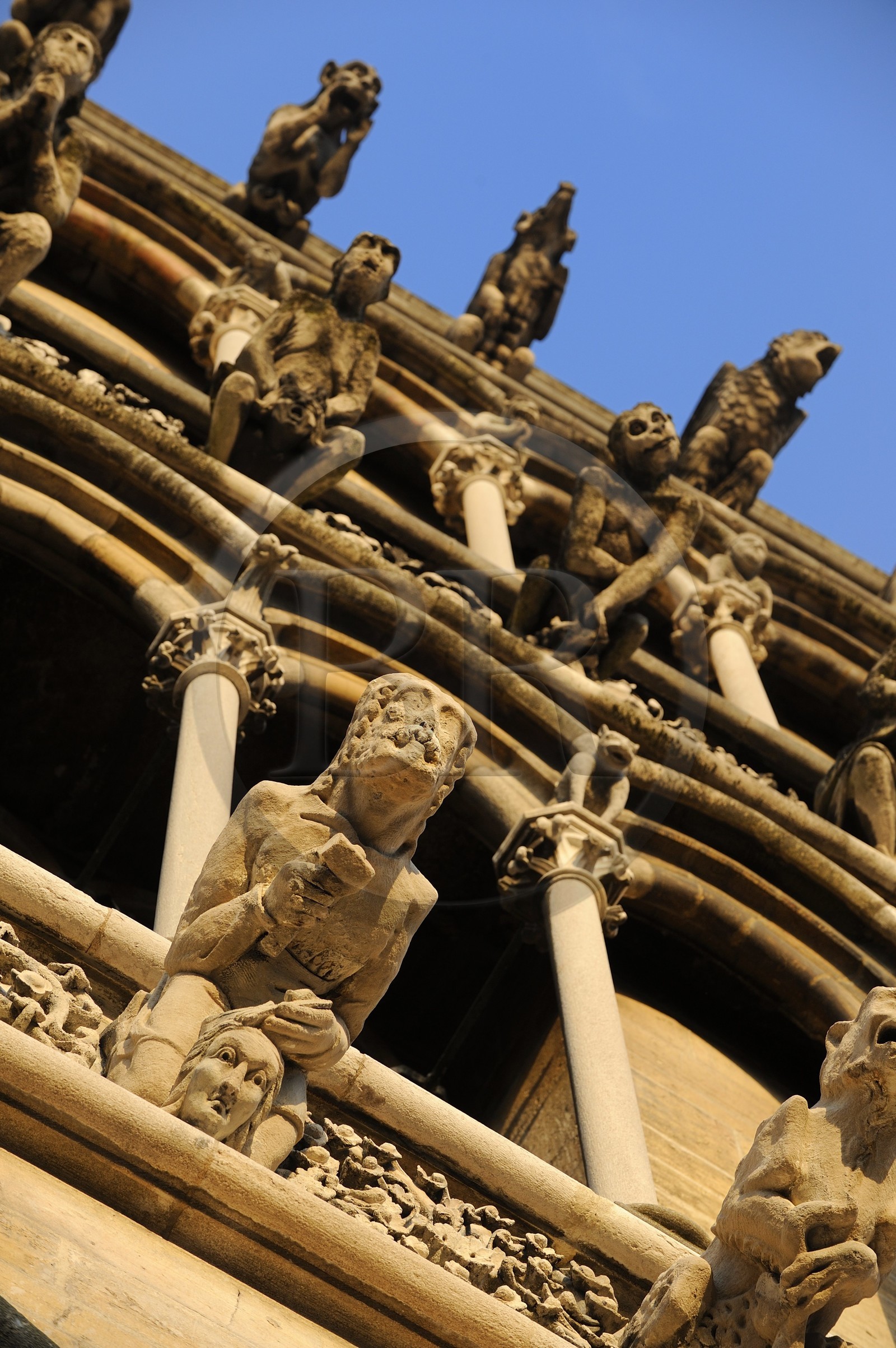France, Côte d'Or (21), Dijon, l'église Notre-Dame (1230-1250), triple rangées de fausses gargouilles en façade