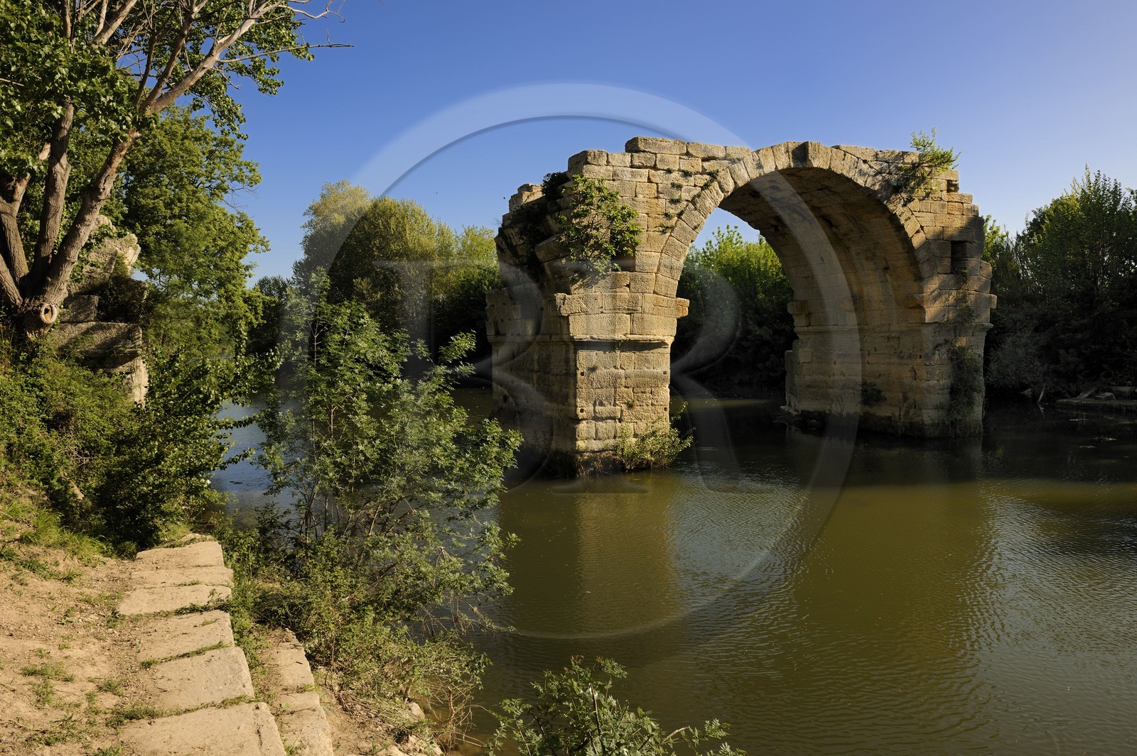 France, Hérault (34), près de Lunel, Oppidum d'Ambrussum ancien oppidum gaulois situé sur la Voie Domitienne (Via Domitia), le Pont Ambroix sur la rivière le Vidourle