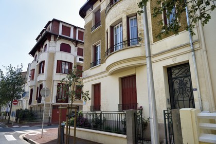 France, Allier (03), Vichy, quartier de France, Art Deco house called Les Noisetiers at 67 avenue Jean Baptiste Bulot, the Roches Noires of n ° 65 in the background
