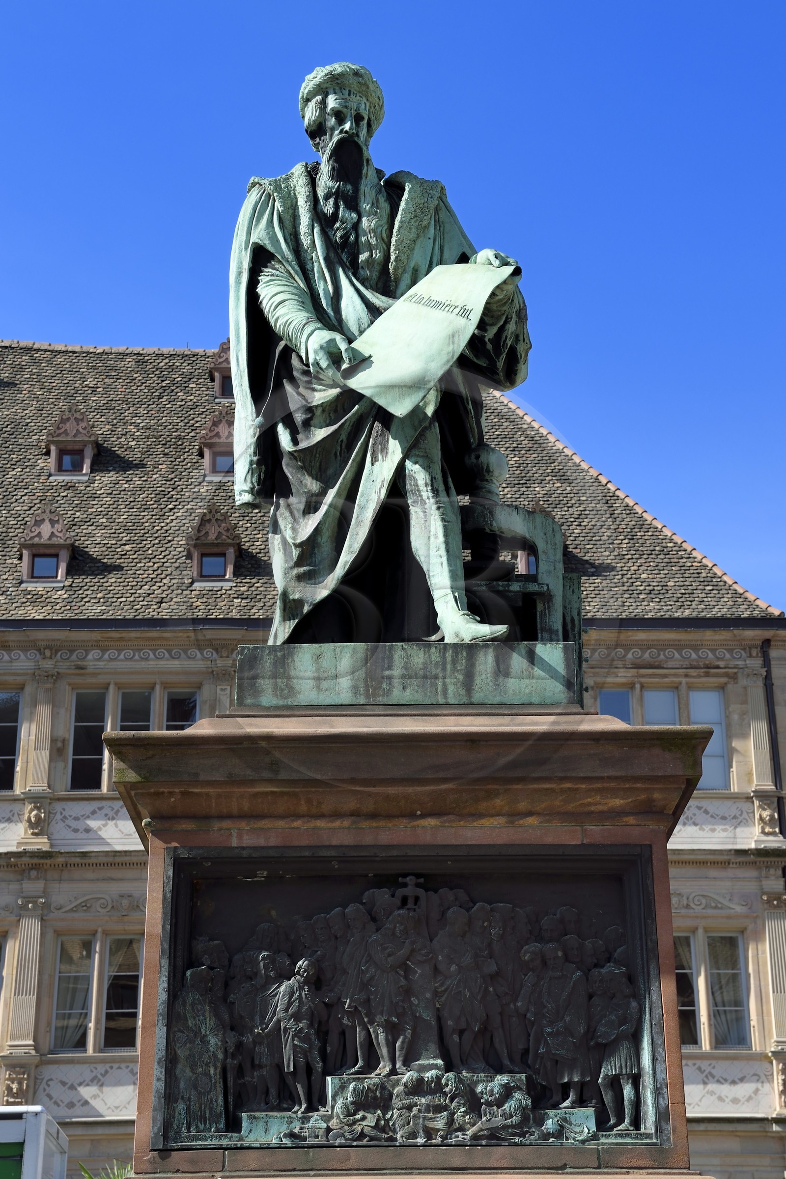 France, Bas-Rhin (67), Strasbourg, vieille ville classée Patrimoine Mondial de l'UNESCO, place Gutenberg, la statue de Gutenberg érigée par le sculpteur David d’Angers