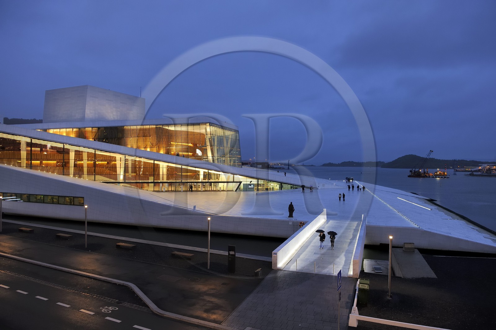 Norvège, Oslo, le nouvel opéra dessiné par les architectes de Snohetta, dans le quartier des docks de Bjorvika