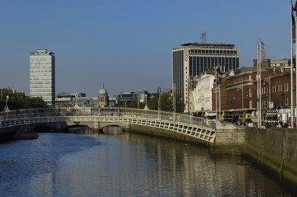 Republic of Ireland, Dublin, Halfpenny Bridge on Liffey River