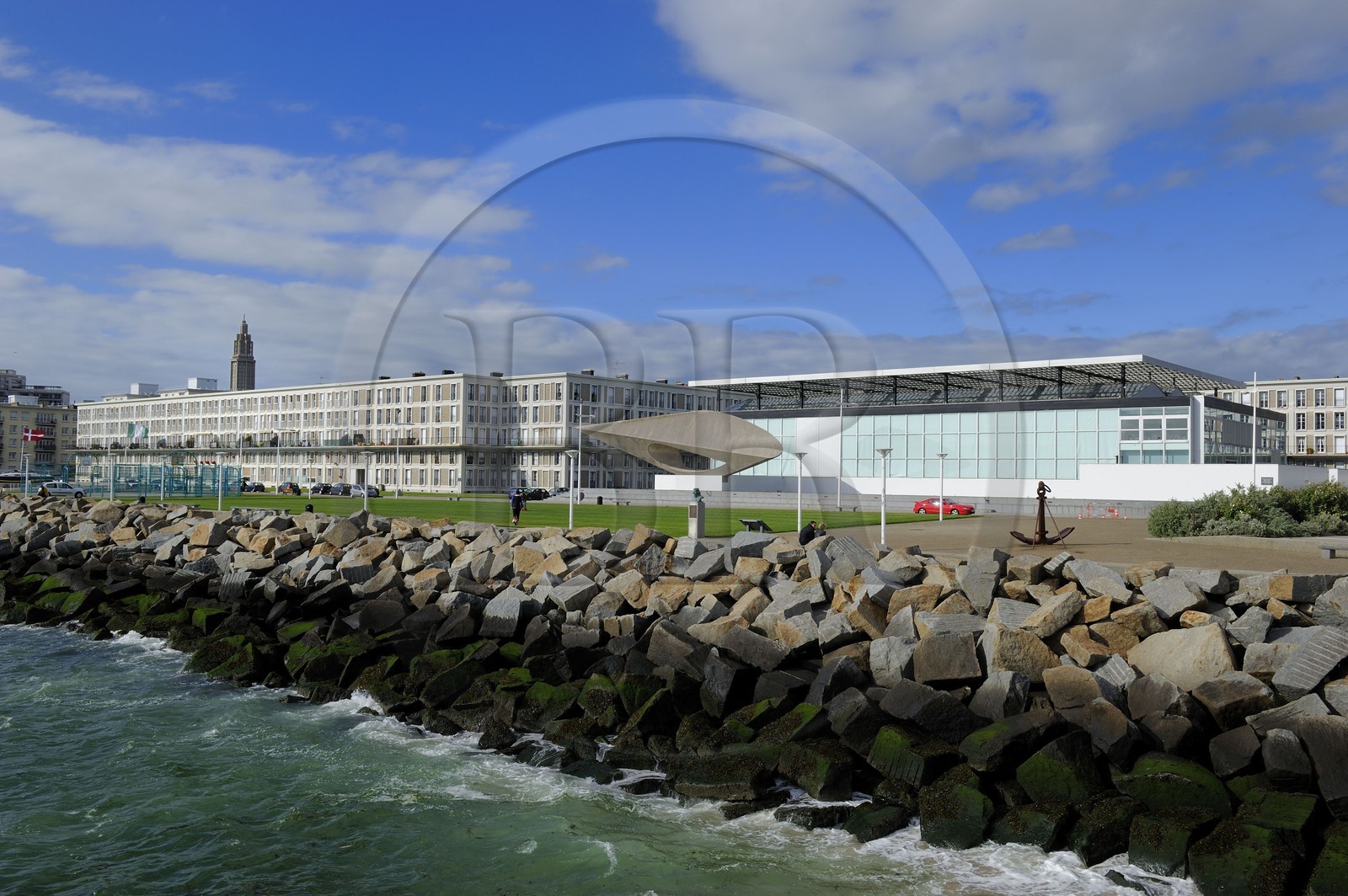 France, Seine-Maritime (76), Le Havre, Centre-ville reconstruit du Havre par Auguste Perret classé Patrimoine Mondial de l'UNESCO, le musée d'Art Moderne André Malraux en bord de mer est entouré d'immeubles Perret