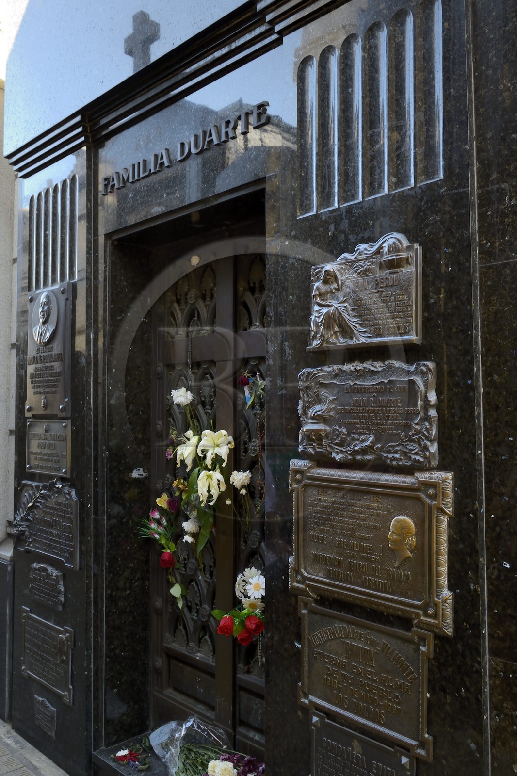 Argentine, Buenos Aires,  le cimetière de la Recoleta, la tombe d'Eva Peron dans le mausolé de la famille Duarte