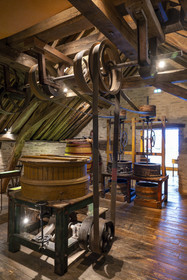 France, Côte-d'Or (21), les climats de Bourgogne classés Patrimoine Mondial de l'UNESCO, Beaune, la moutarderie Fallot, reconstitution d'un atelier au début du XXe siècle dans le musée