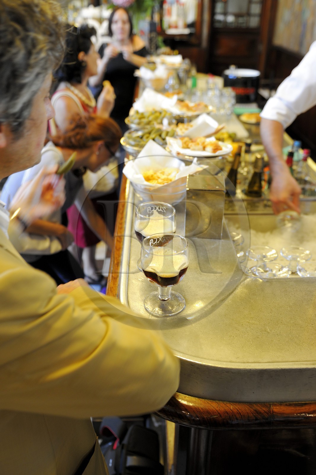 Italie, Lombardie, Milan, Zucca Galleria est le plus vieux bar à amers de Milan ouvert en 1867 à l'entrée de la galerie Vittorio Emanuele II
