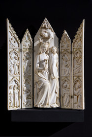 France, Côte-d'Or (21), Dijon, zone classée Patrimoine Mondial de l'UNESCO, Musée des Beaux-Arts dans l'ancien palais des ducs de Bourgogne, polyptyque, Vierge à l'Enfant et scène de l'enfance du Christ, ivoire peint et doré, France vers 1340-1350