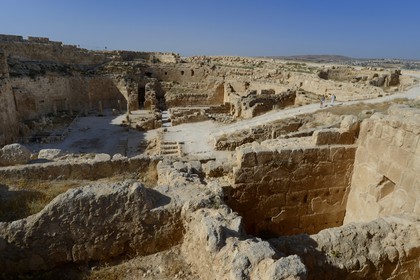 Israel, Cisjordanie, l'Hérodion, colline artificiellement exhaussée qui abrite les ruines d'un palais fortifié construit par le roi Hérode Ier le Grand (site classé Parc National), l'intérieur du cratère