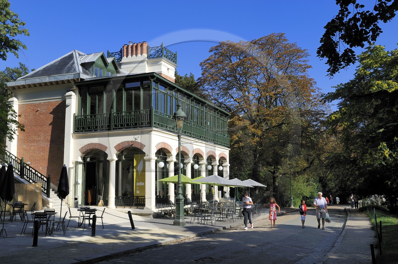 France, Paris (75), parc des Buttes Chaumont, restaurant qui fait face à la passerelle