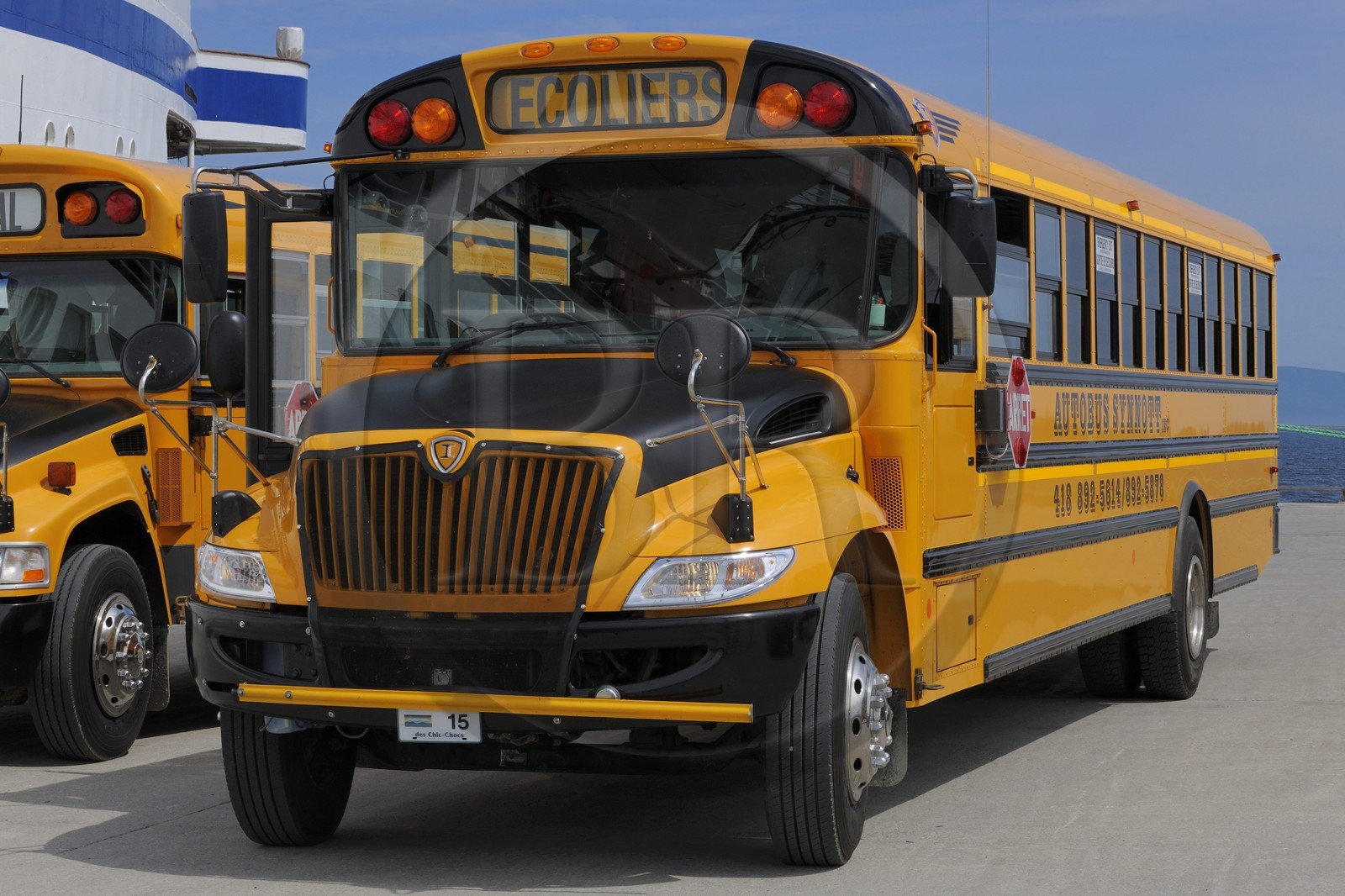 Canada, province de Québec, Gaspésie, bus de transport scolaire à Gaspé