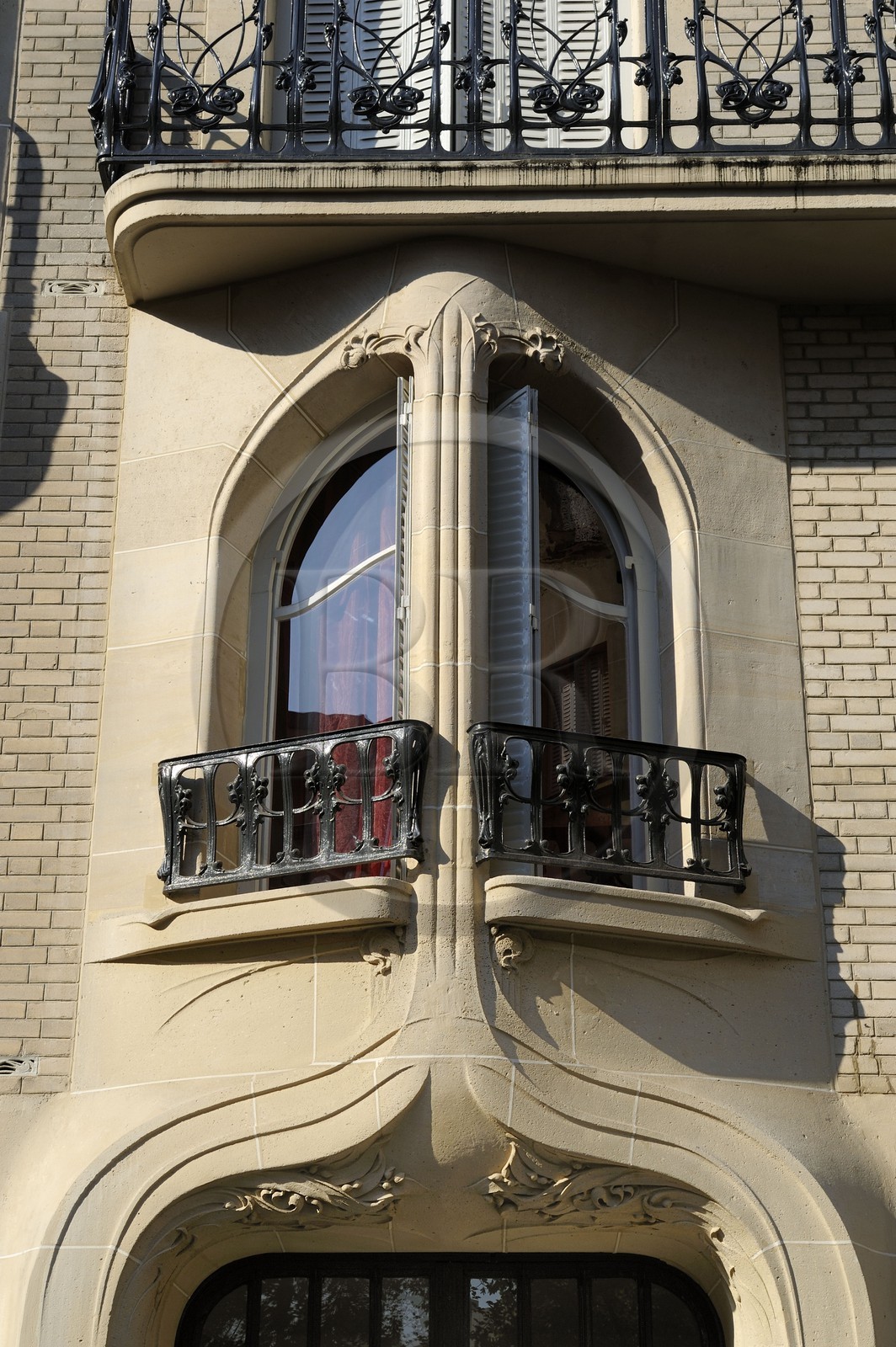 France, Paris (75), immeuble de l'ensemble dit de la rue Moderne autour de la rue Agar de style Art Nouveau par Hector Guimard France, Paris (75), immeuble de l'ensemble dit de la rue Moderne autour de la rue Agar de style Art Nouveau par Hector Guimard