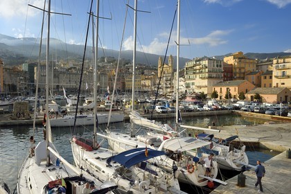 France, Haute-Corse (2B), Bastia, quartier de Terra-Vecchia, le Vieux-Port dominé par l'église Saint-Jean-Baptiste