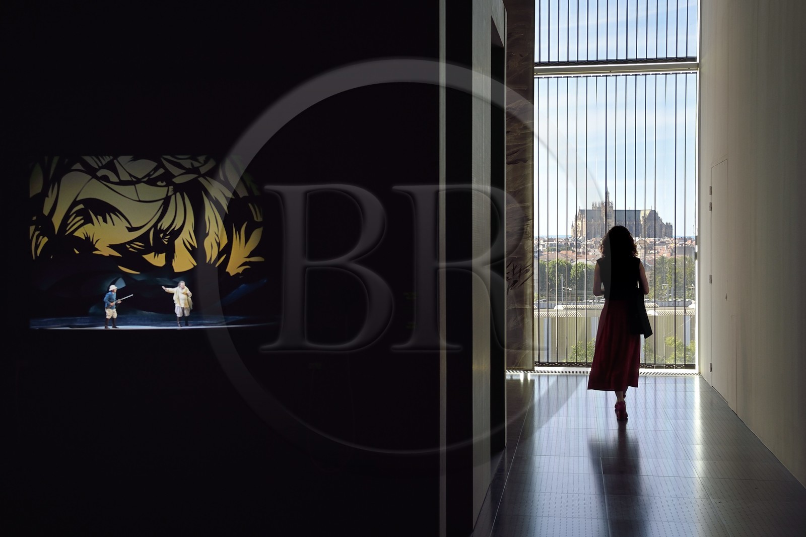 France, Moselle (57), Metz, quartier de l'Amphithéatre, le Centre Pompidou-Metz, centre d'art conçus par les architectes Shigeru Ban et Jean de Gastines, vue sur Metz depuis la Galerie 3