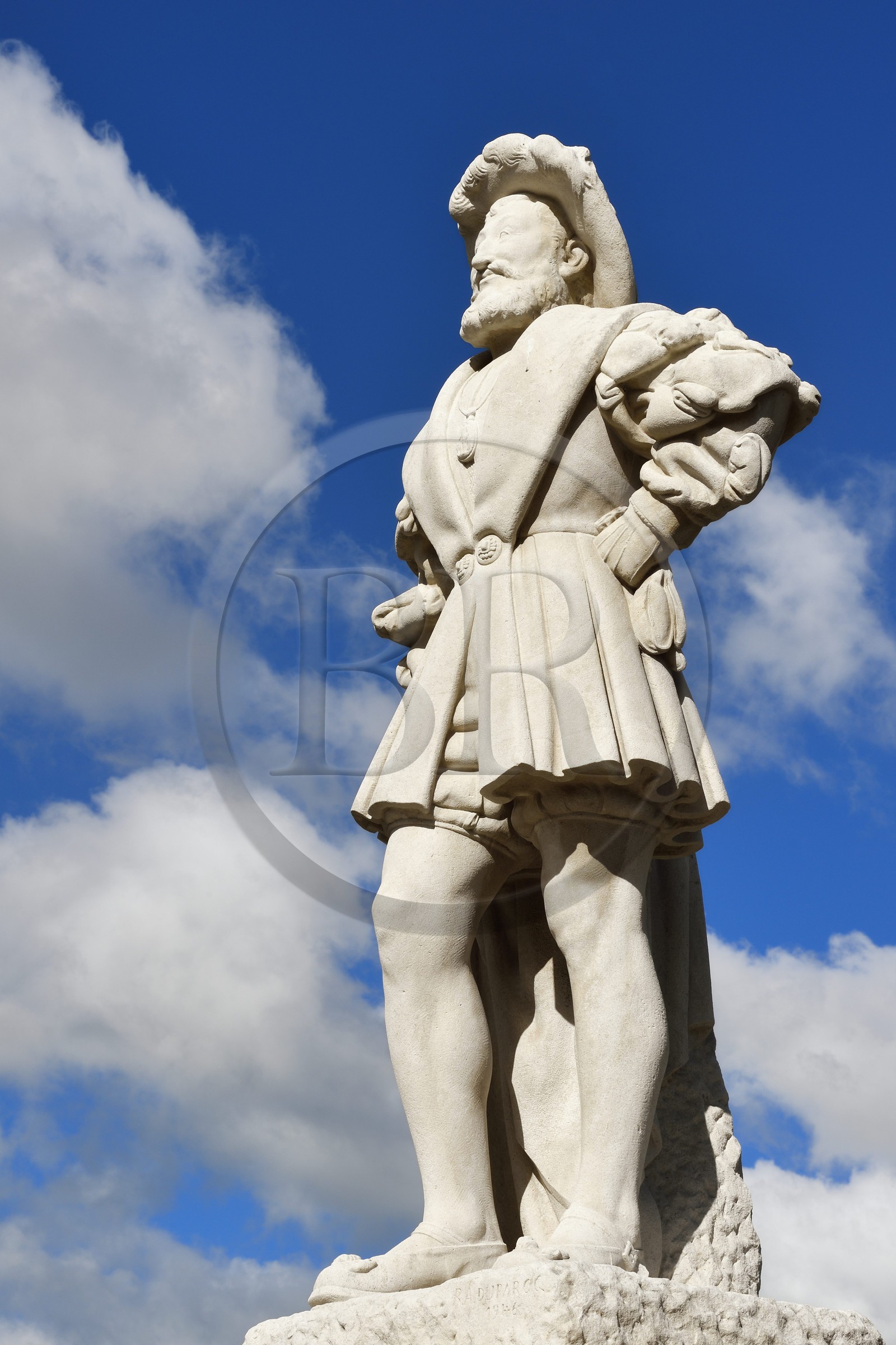 France, Seine-Maritime (76), Le Havre, statue de François Ier fondateur de la ville près du pont levis du bassin du roi