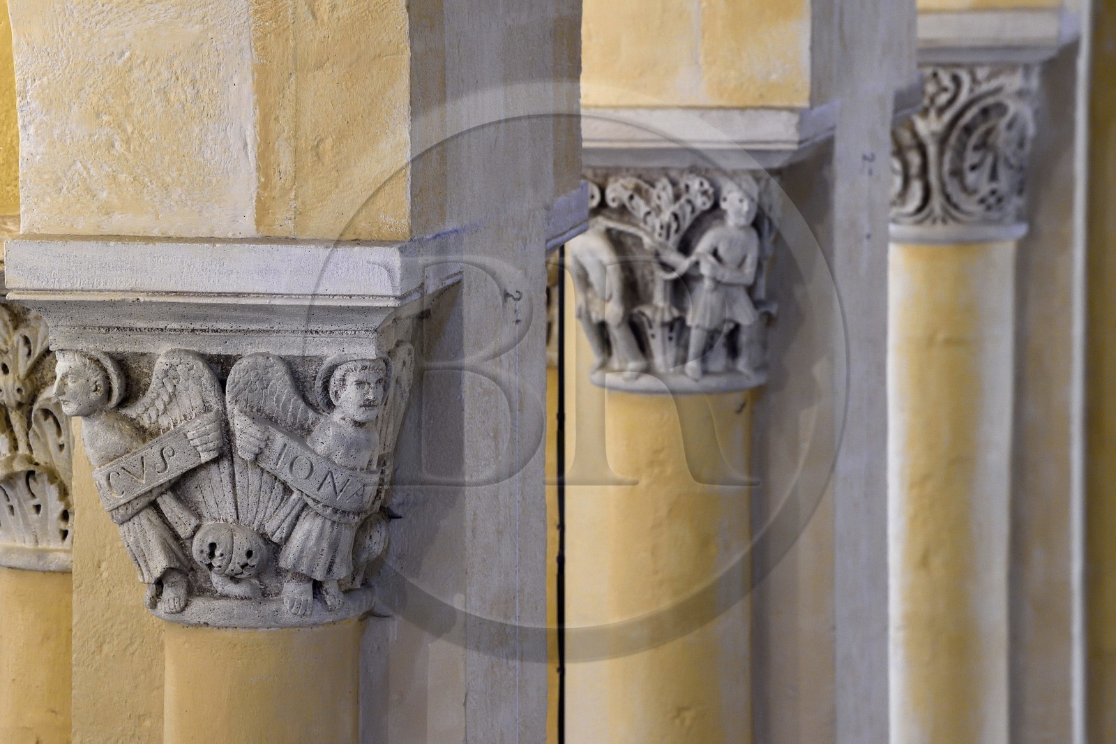 France, Puy-de-Dôme (63), Clermont-Ferrand, basilique Notre-Dame-du-Port de style roman auvergnat, classée Patrimoine Mondial de l'UNESCO au titre des Chemins de Saint-Jacques-de-Compostelle en France, chapiteaux de la nef