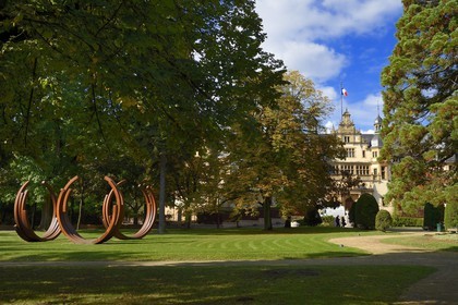 France, Moselle, Metz, sculpture 221.5 ° Arc 15 by Bernard Venet and the governor's palace in the background
