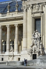 France, Paris (75), péristyle de la facade principale du Grand Palais