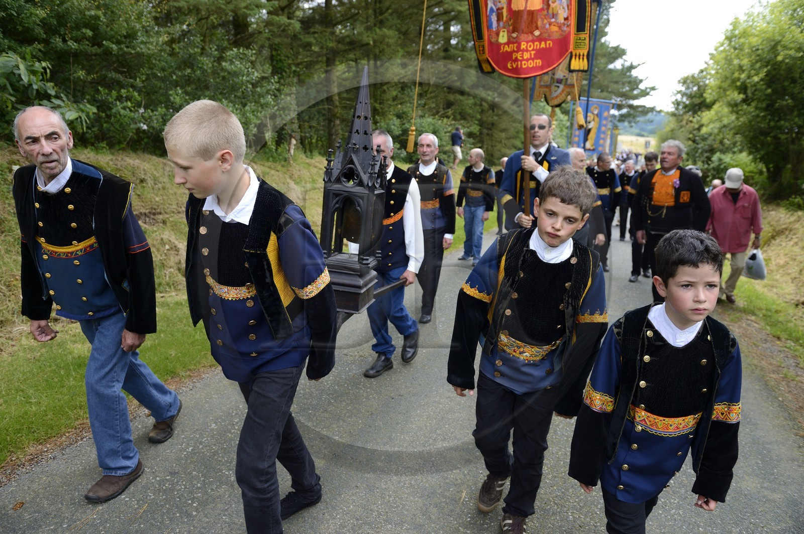 France, Finistere, Locronan, procession of the small Tromenie, children are responsible for the transport of the bell of St. Ronan