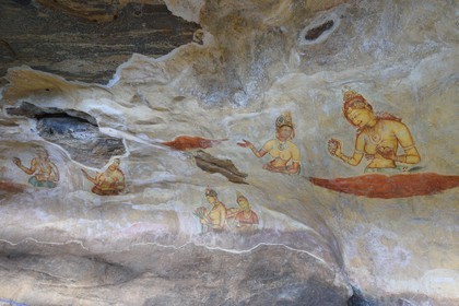 Sri Lanka, province centrale, district de Matale, Sigiriya, ville ancienne de Sigiriya classée patrimoine mondial de l'UNESCO, fresques peintes appelées Les Demoiselles de Sigiriya abritées dans une grotte du Rocher du Lion