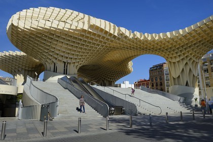 Spain, Andalusia, Seville, Plaza de la Encarnacion - Plaza Mayor, Metropol Parasol (built 2011) by architect Jurgen Mayer-Hermann