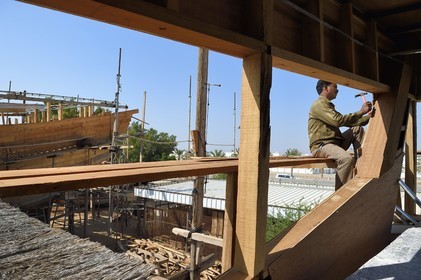 Sultanate of Oman, Ash Sharqiyah South Governorate, city and harbour of Sur, artisanal dhow construction shipyards