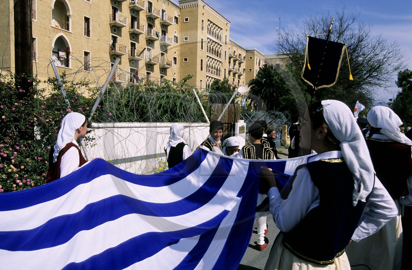 Chypre, Nicosie, manifestation contre Chypre occupée au point de passage de la ìligne verte (de démarcation)