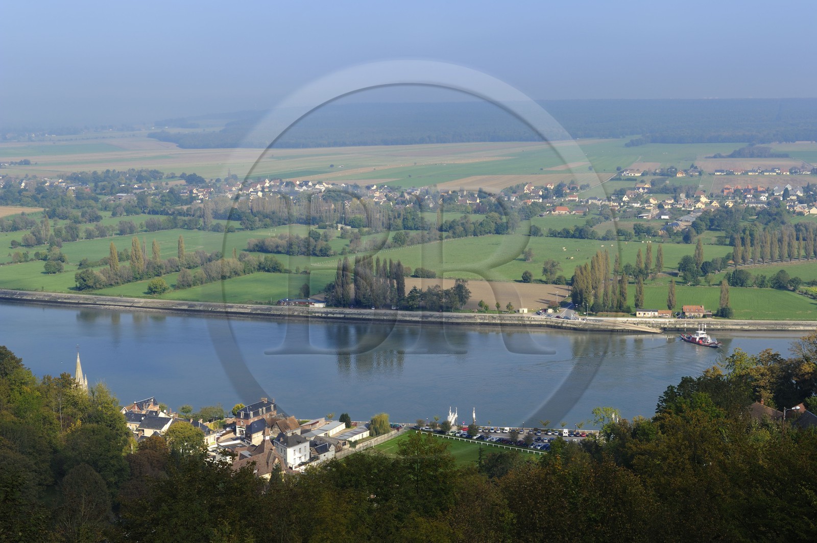 France, Seine-Maritime (76), le village de La Bouille en bordure de Seine