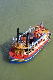 France, Charente-Maritime (17), Saintonge, Saint-Savinien, labellisé Villages de pierres et d'eau, le port miniature du manège nautique sur l'Ile de la grenouillette située sur la commune du Mung
