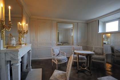 France, Yvelines (78), château de Versailles, classé Patrimoine Mondial de l'UNESCO, le domaine de Marie-Antoinette, le Petit Trianon, boudoir aux glaces mouvantes