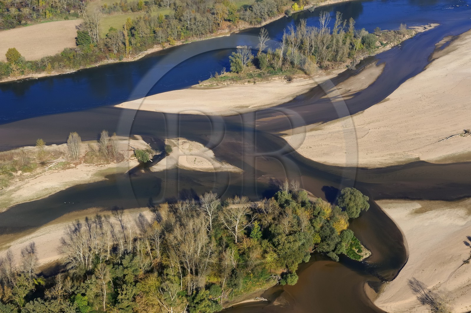 France, Loir-et-Cher (41), Vallée de la Loire classée Patrimoine Mondial de l' UNESCO, bancs de sable sur la Loire (vue aérienne)