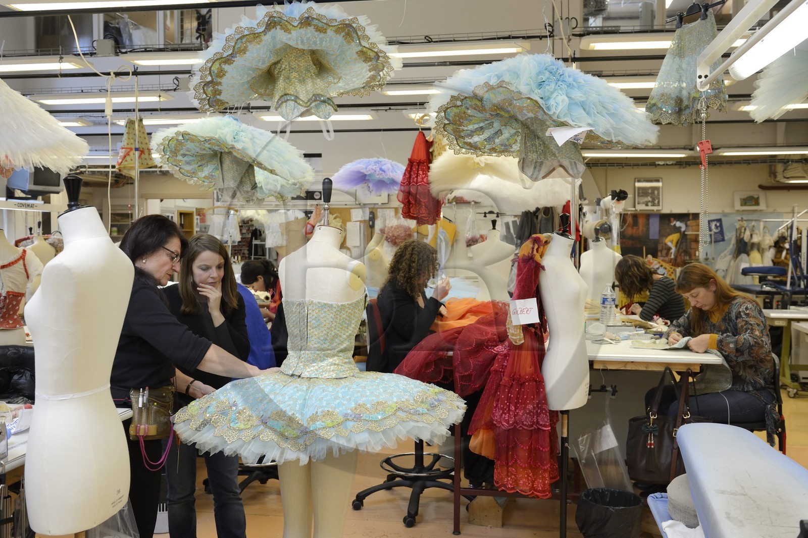 France, Paris (75), Opéra Garnier, les ateliers du costume, les ateliers flous, confection d'un tutu