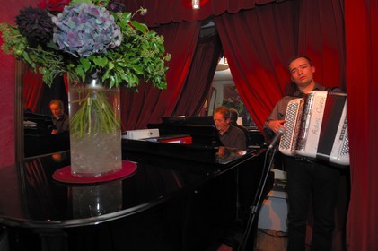 France, Paris, the cabaret Chez Raymonde