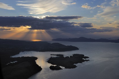 Royaume-Uni, Ecosse, Highland, Hébrides intérieures, Ile de Mull, Tobermory et la côte Nord (vue aérienne)