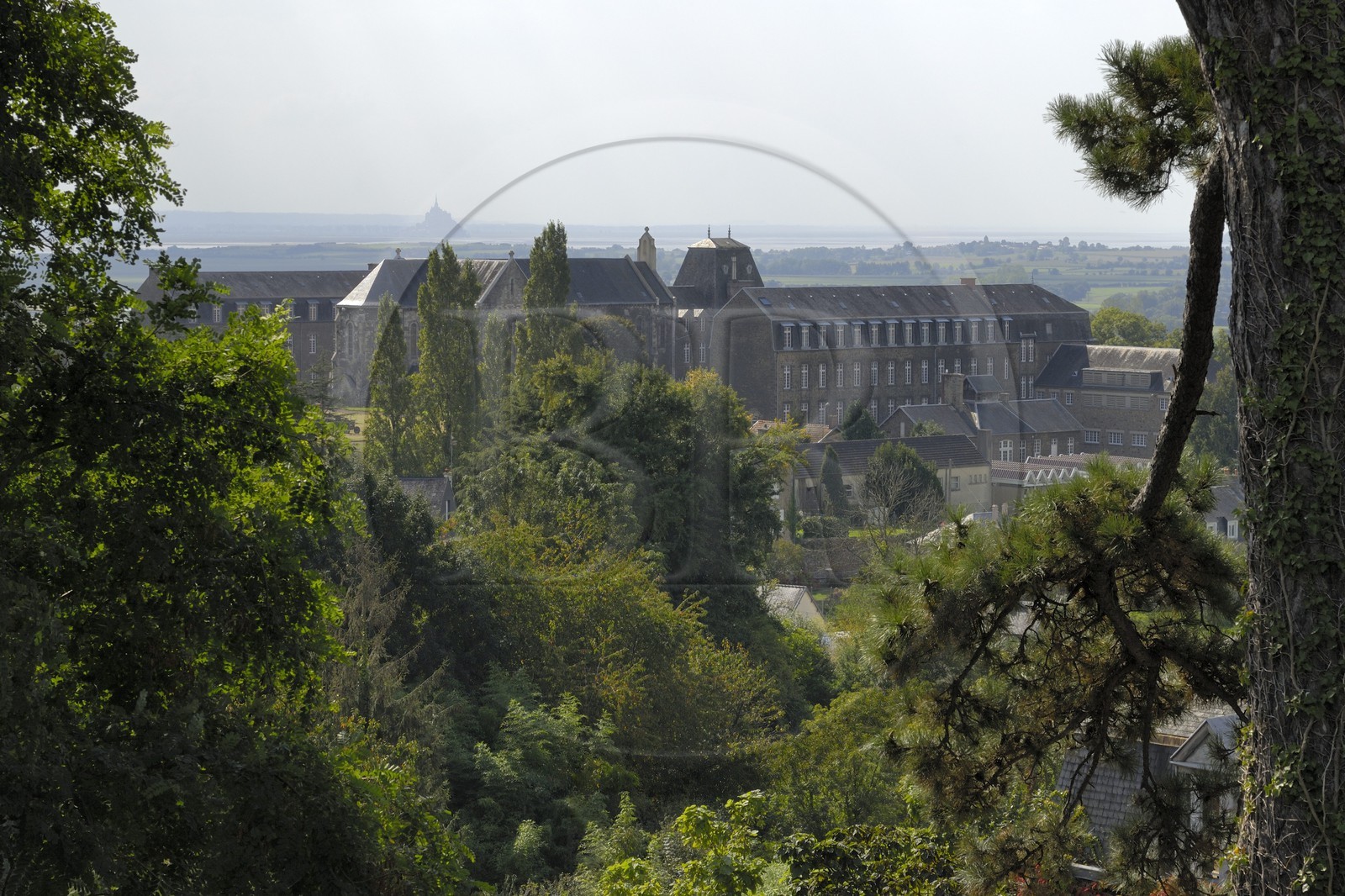 France, Manche (50), Avranches, lycée N.D. de la Providence et le Mont Saint-Michel