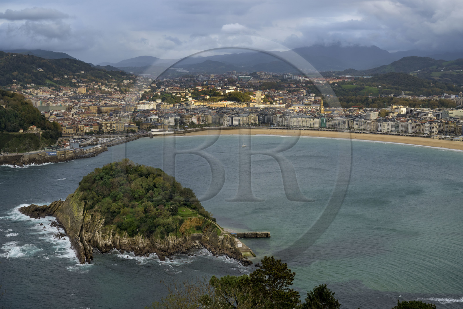 Espagne, province du Guipuscoa (Gipuzkoa), Saint-Sébastien (Donostia), la baie de la Concha et la ville vue depuis le mont Igeldo