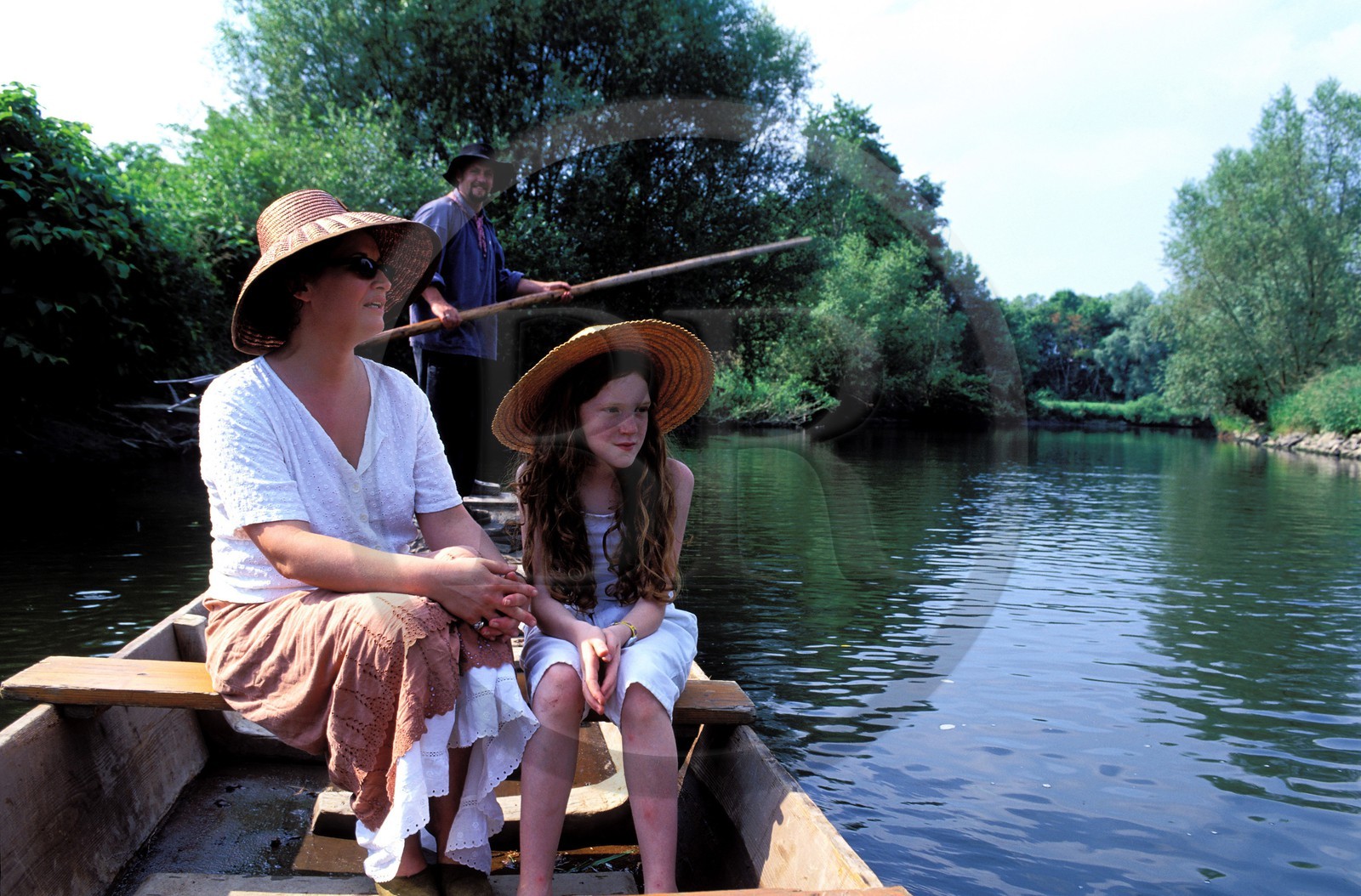 France, Bas-Rhin (67), région d'Ehnwihr, le batelier du Ried, promenade dans les marais du ried
