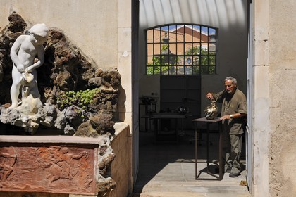 France, Herault, Beziers, the sculptor Serge Homs in his studio at the villa Antonine