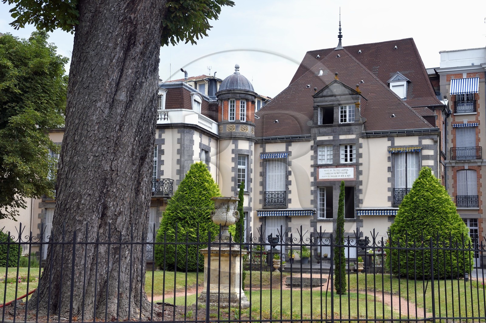 France, Allier (03), Vichy, le pavillon Sévigné tient son nom de Madame de Sévigné qui y aurait séjourné lors de ses cures et fut pendant la Seconde Guerre mondiale la résidence privée du maréchal Pétain