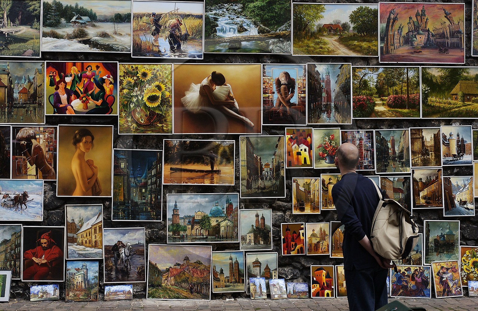 Pologne, Cracovie, vieille ville (Stare Miasto), tableaux de peintres amateurs accroch